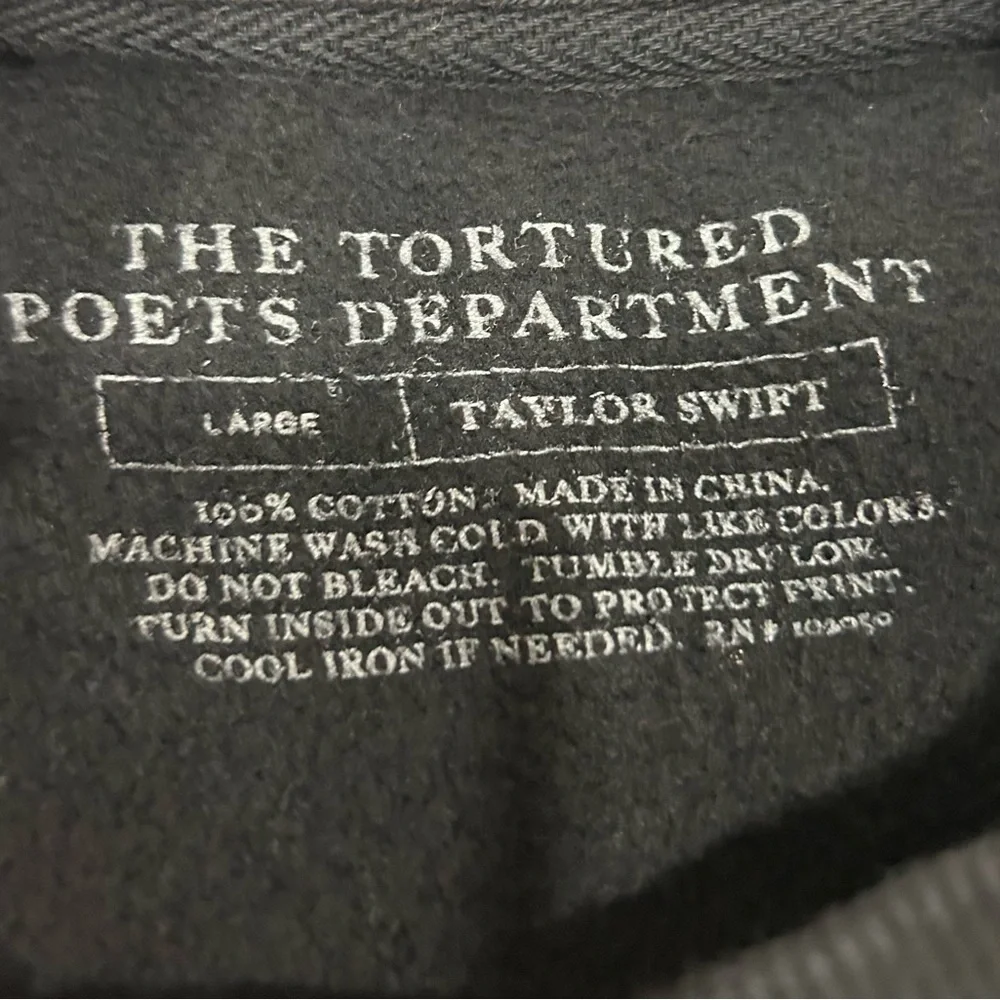 Tortured poets department black crewneck sweatshirt - Picture 3 of 3